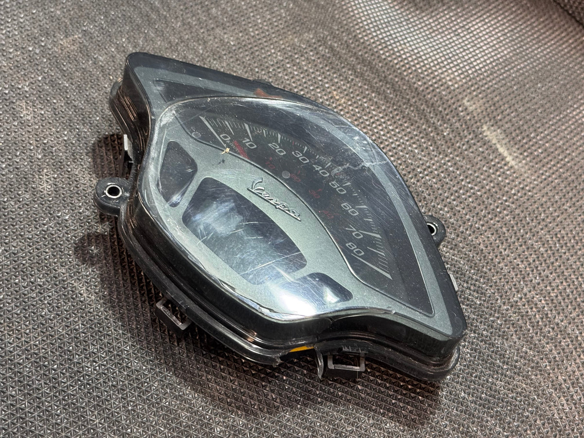 vespa sprint dashboard/km teller