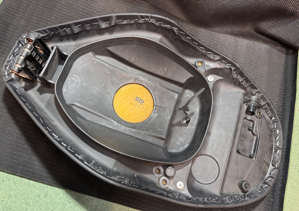 zip 2000 zadel met SP hoes nieuw
