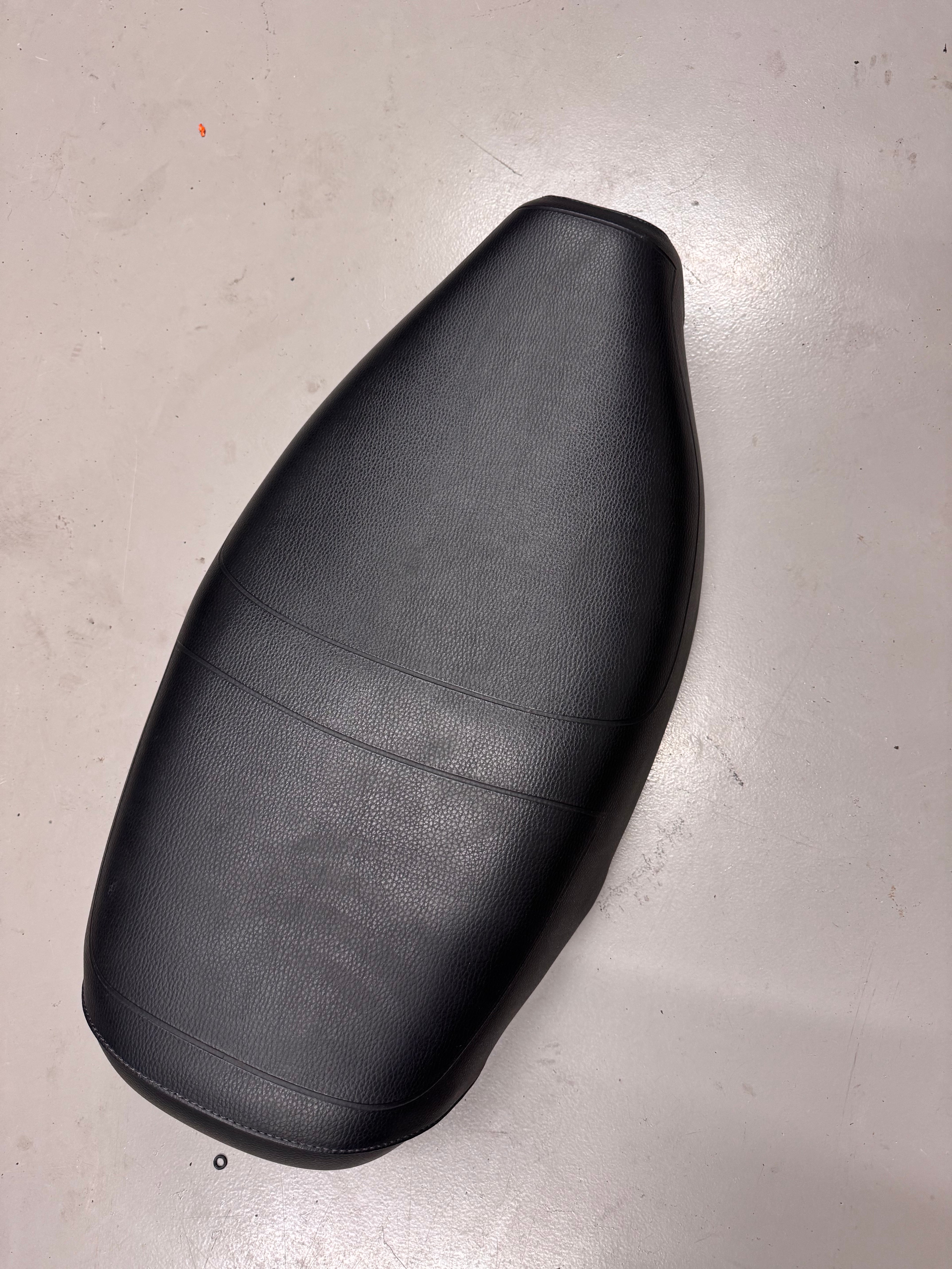 piaggio skr 125cc buddyseat/ zadel