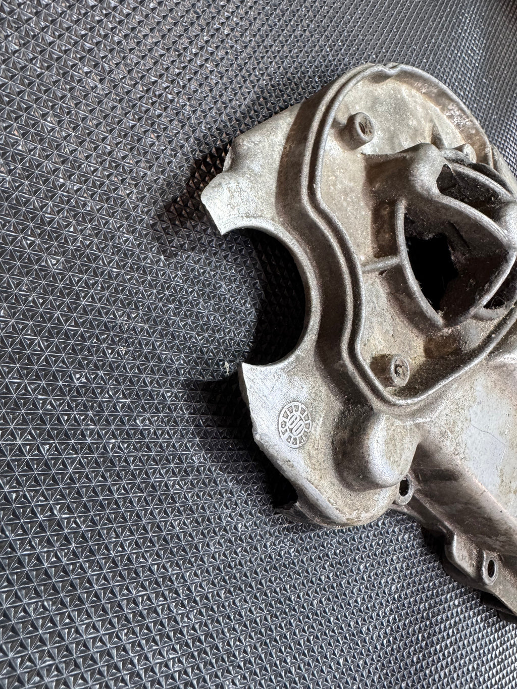 Dubbelgelagerde carterkap 125/180cc
