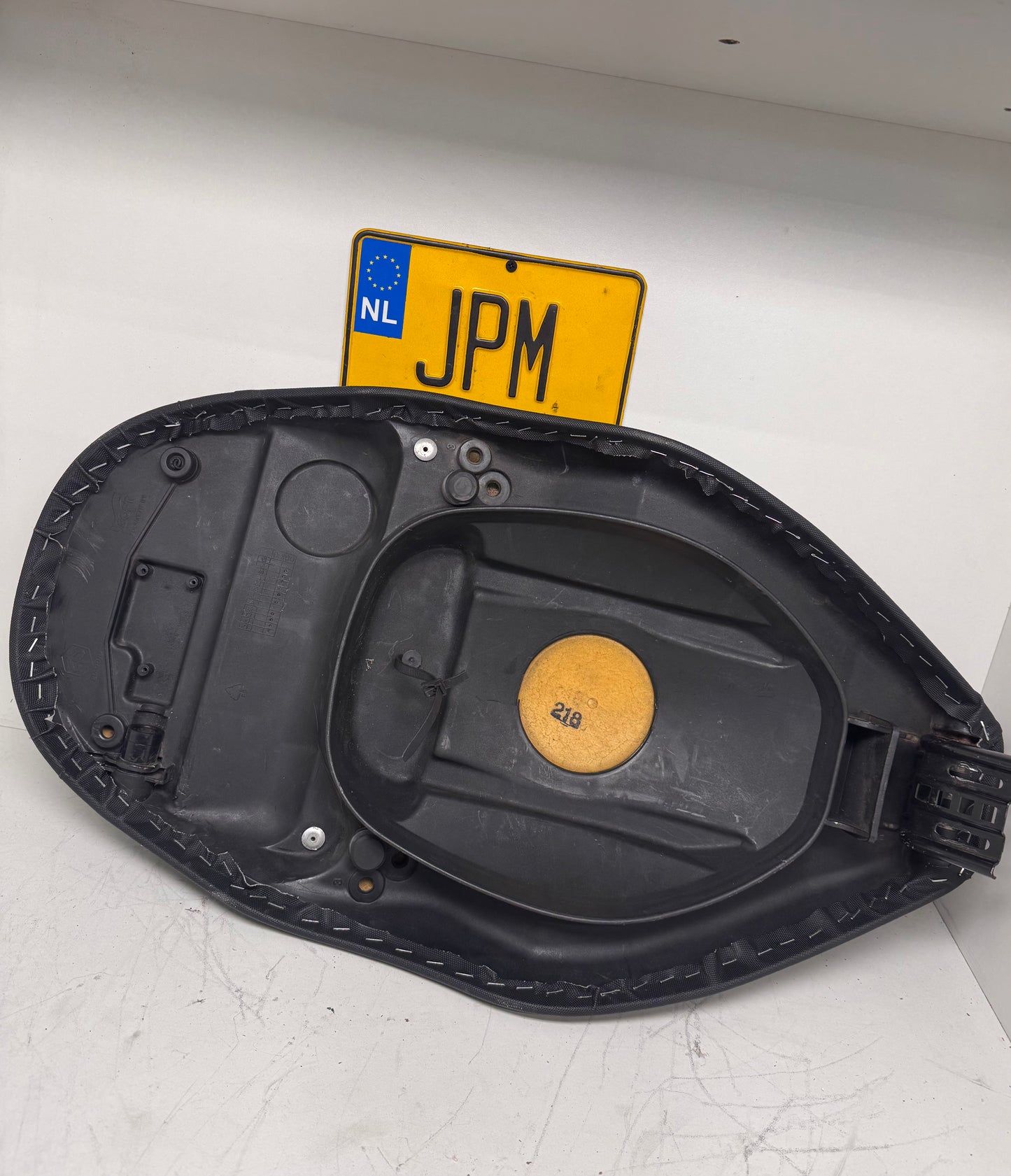zip 2000 zadel met SP hoes nieuw