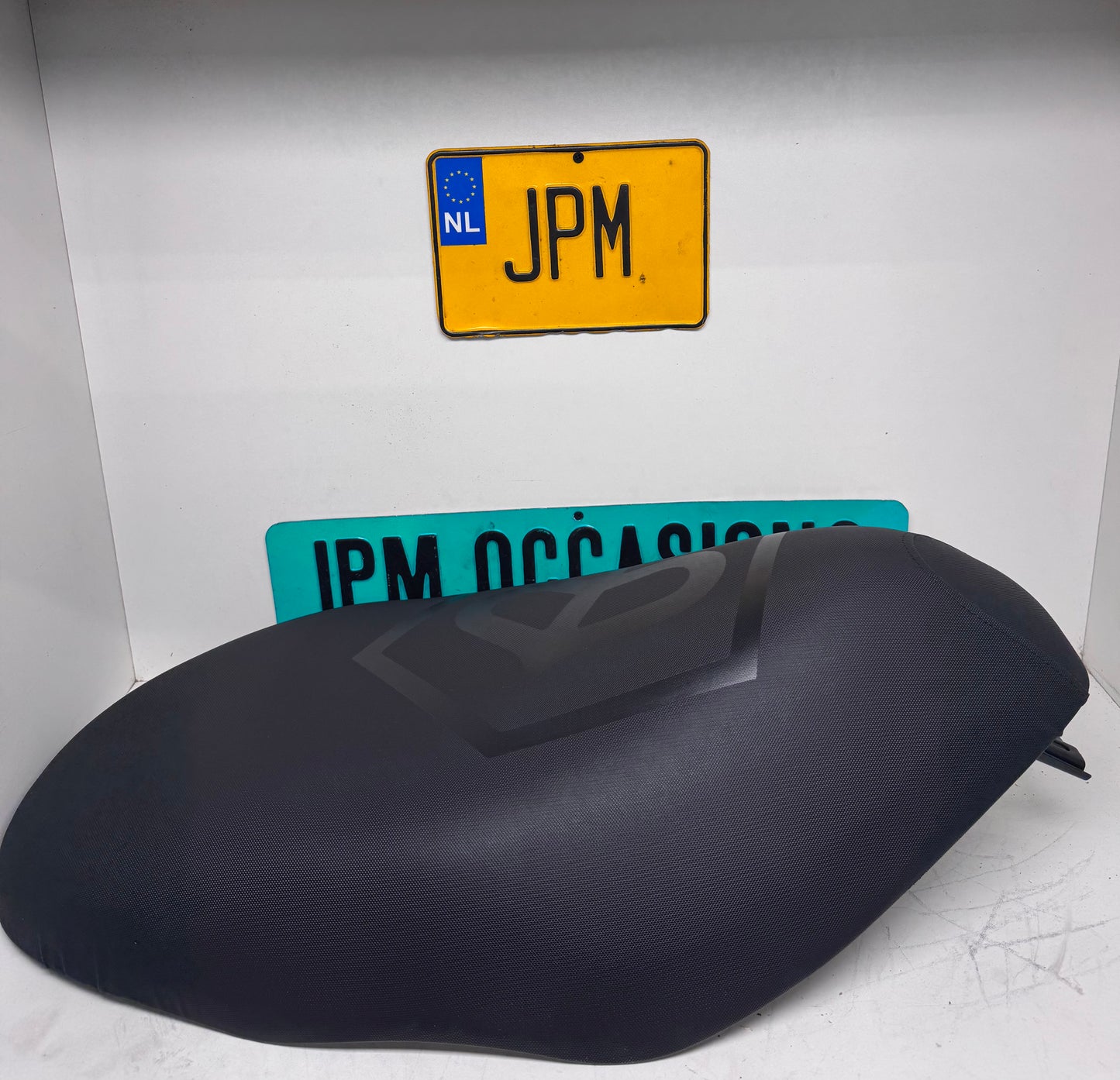 zip 2000 zadel met SP hoes nieuw
