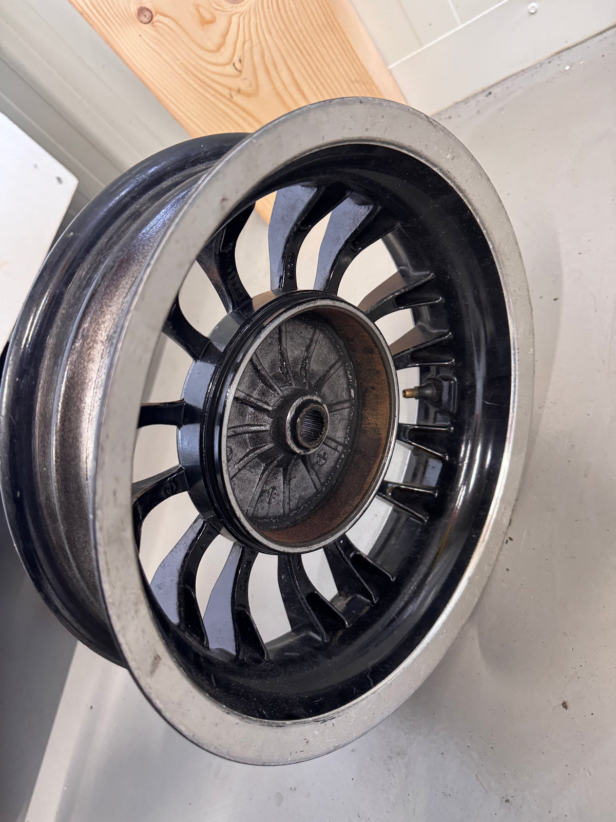 vespa sprint achtervelg grote trommel